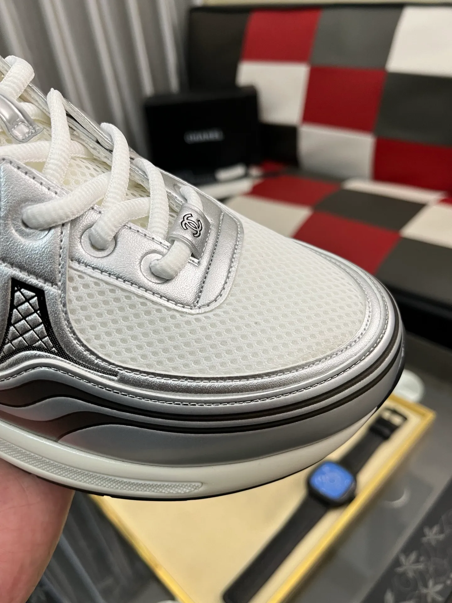 Men's shoes 💰: 620⌚️⌚️Chanel 2025C new diamond sneakers, ultra-light and comfortable casual shoes, black and white cowhide leather, versatile white shoes, you can't go wrong with the style, cow suede➕down cloth contrasting color combination, fresh and full of vitality, logo embossed on the side, very delicate on the foot, original customized material for the upper, original outsole Upper: Cow suede➕Down cloth/black and white full cowhide Lining: Sheepskin Sole: Open-molded TPU outsole Size: 35-44